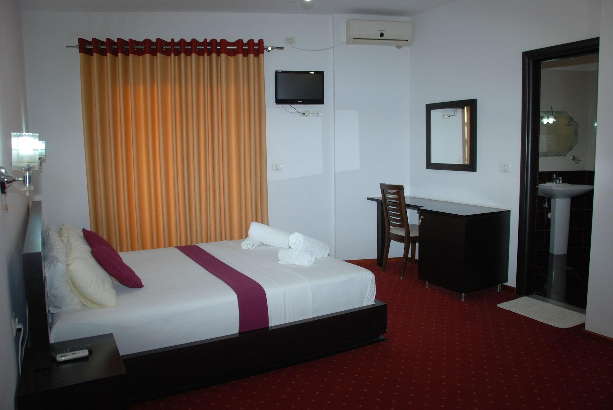 Strora Hotel 4*