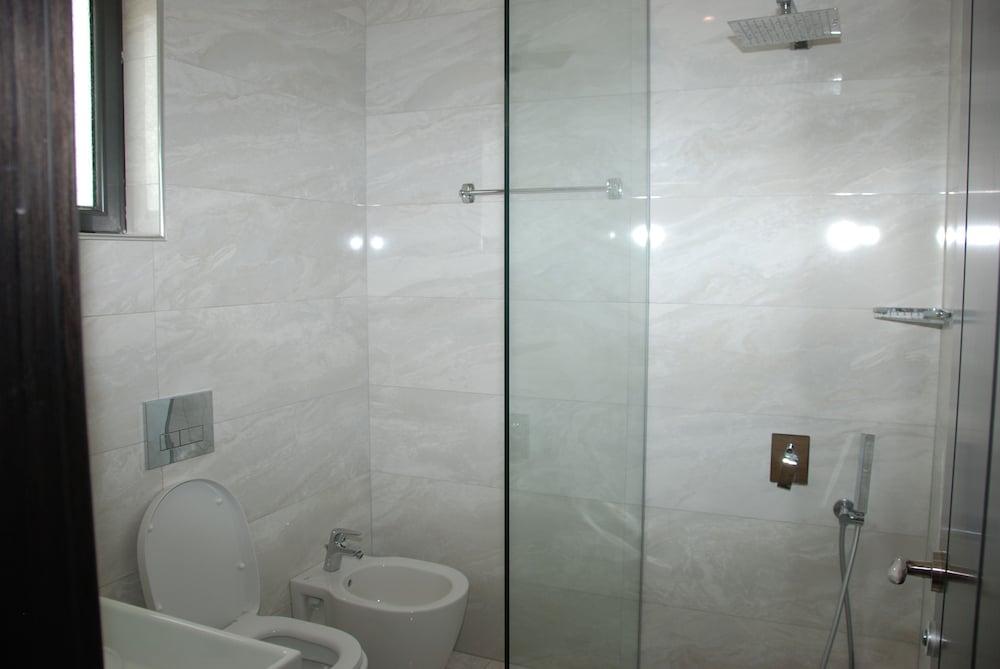 Strora 4* Sarandë