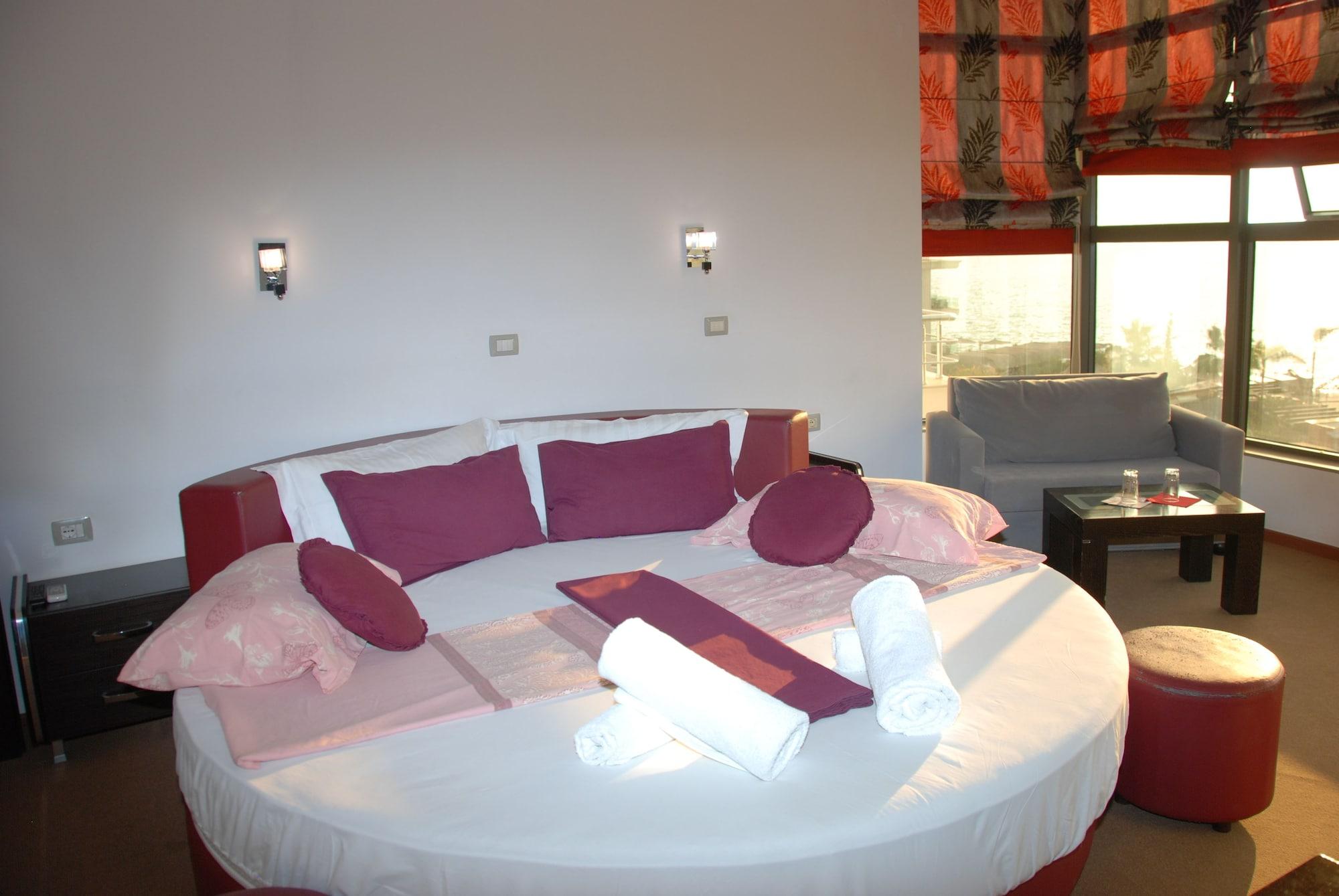 Strora 4*