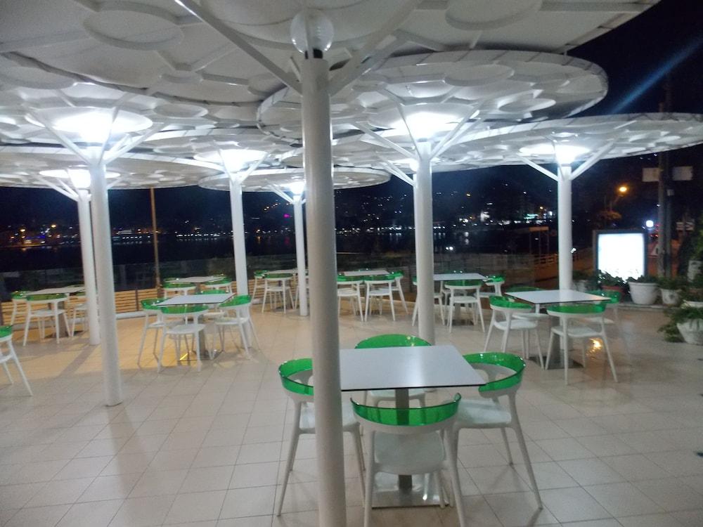 Strora Hotel 4*