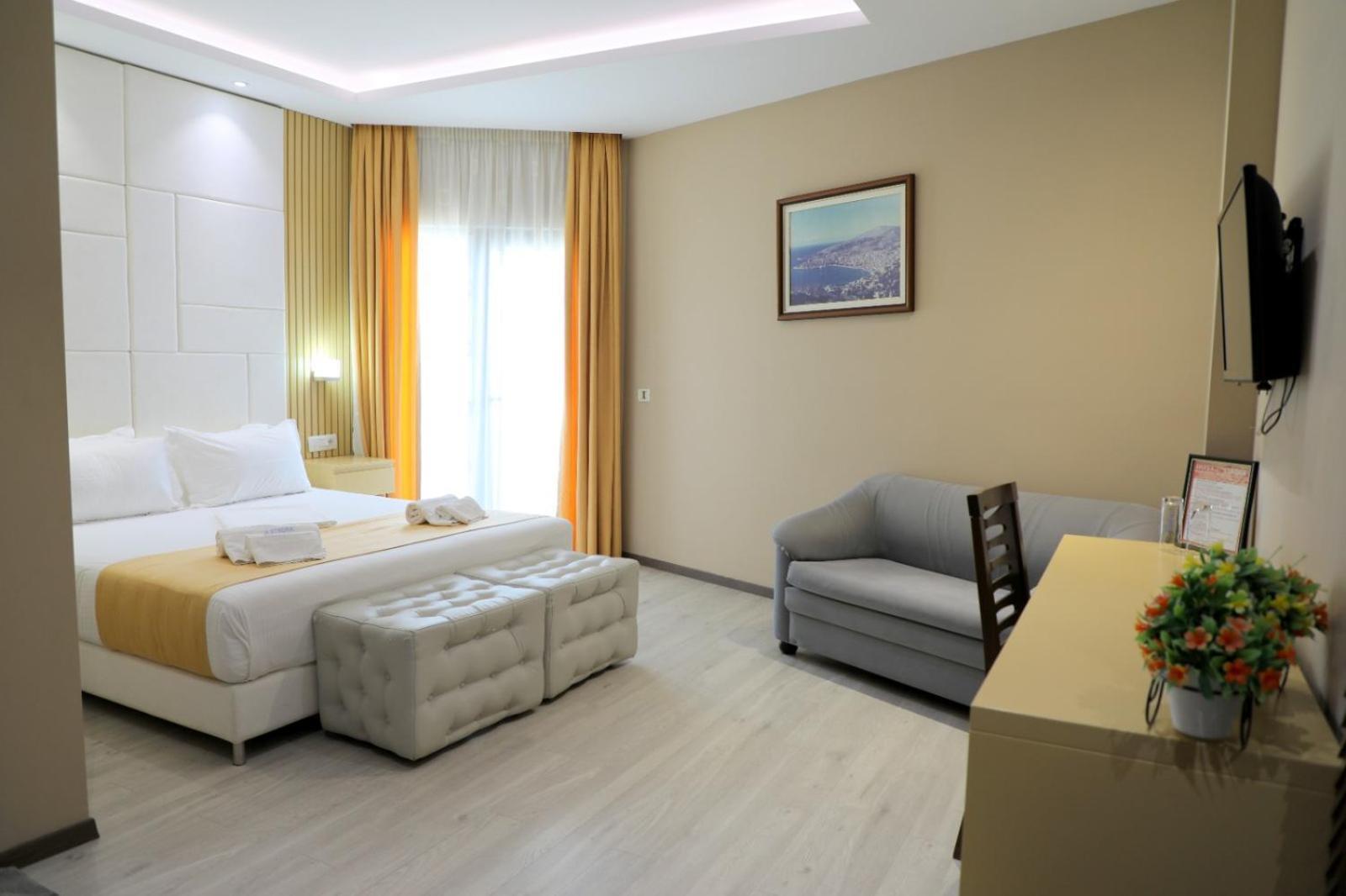 Hotel Strora 4*