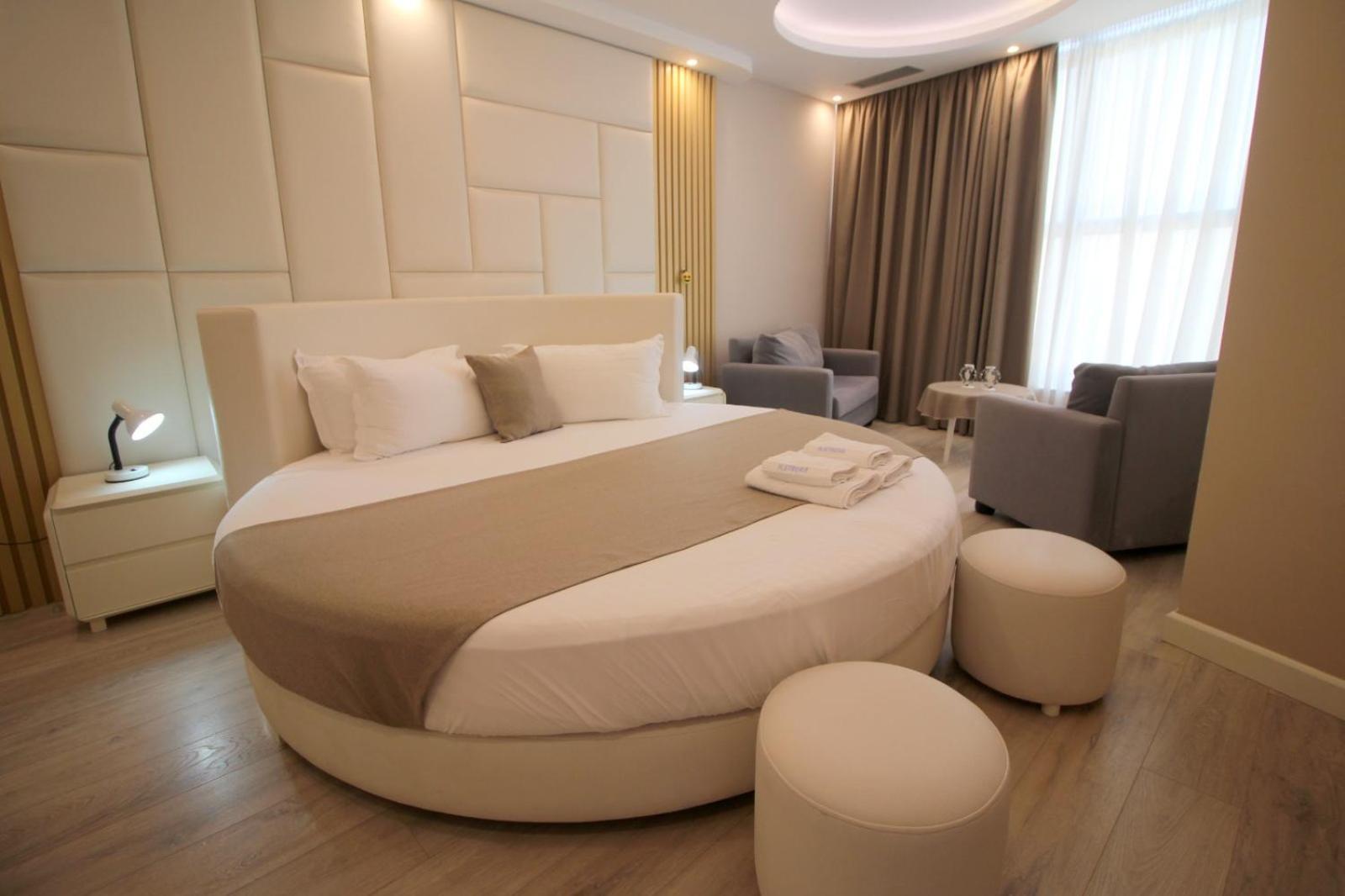 Strora 4*