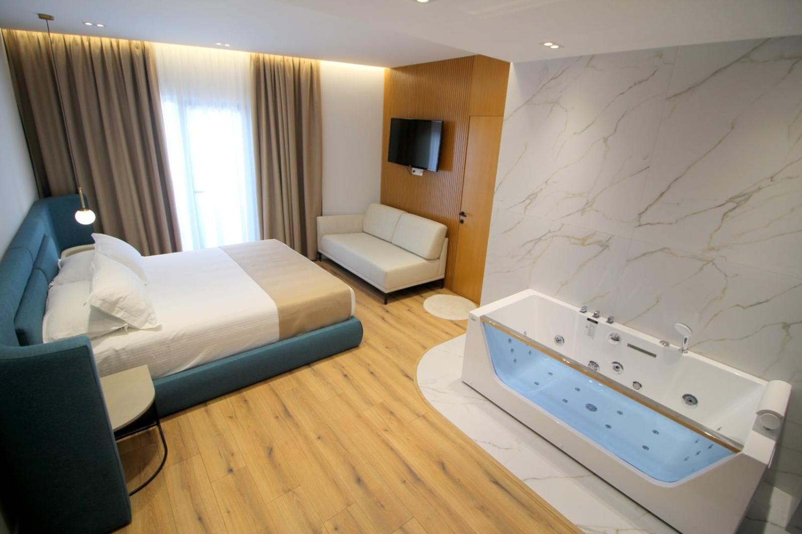 Hotel Strora 4*
